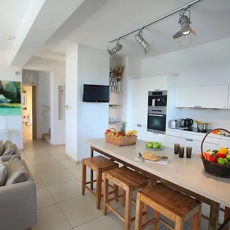 House 7, The Artisan *